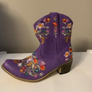 Purple Embroidered Boots - Beautiful Colors - NIB - Size 7